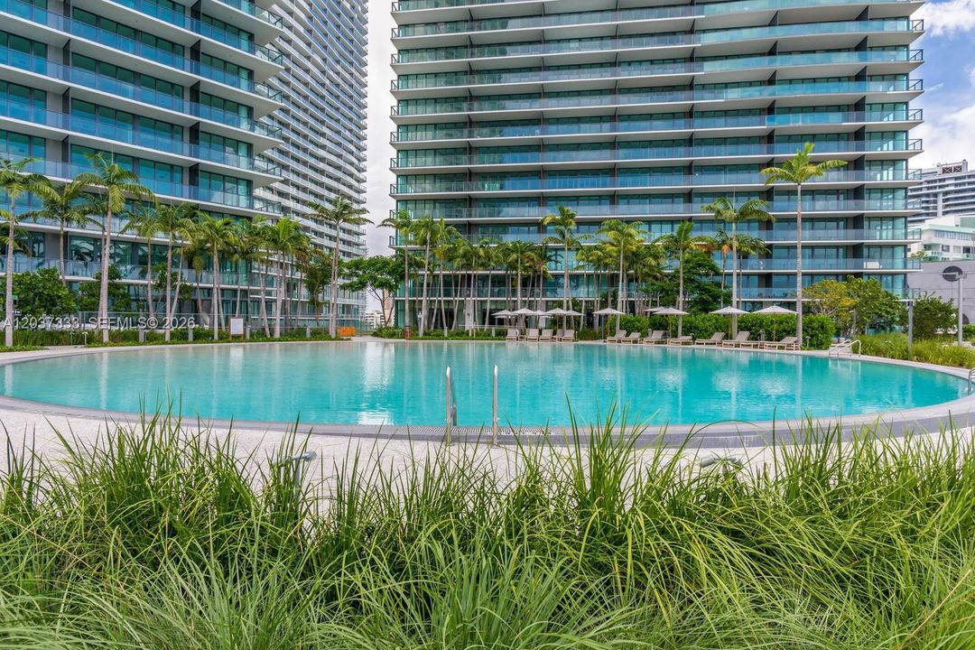 For Rent: $6,900 (2 beds, 3 baths, 1151 Square Feet)