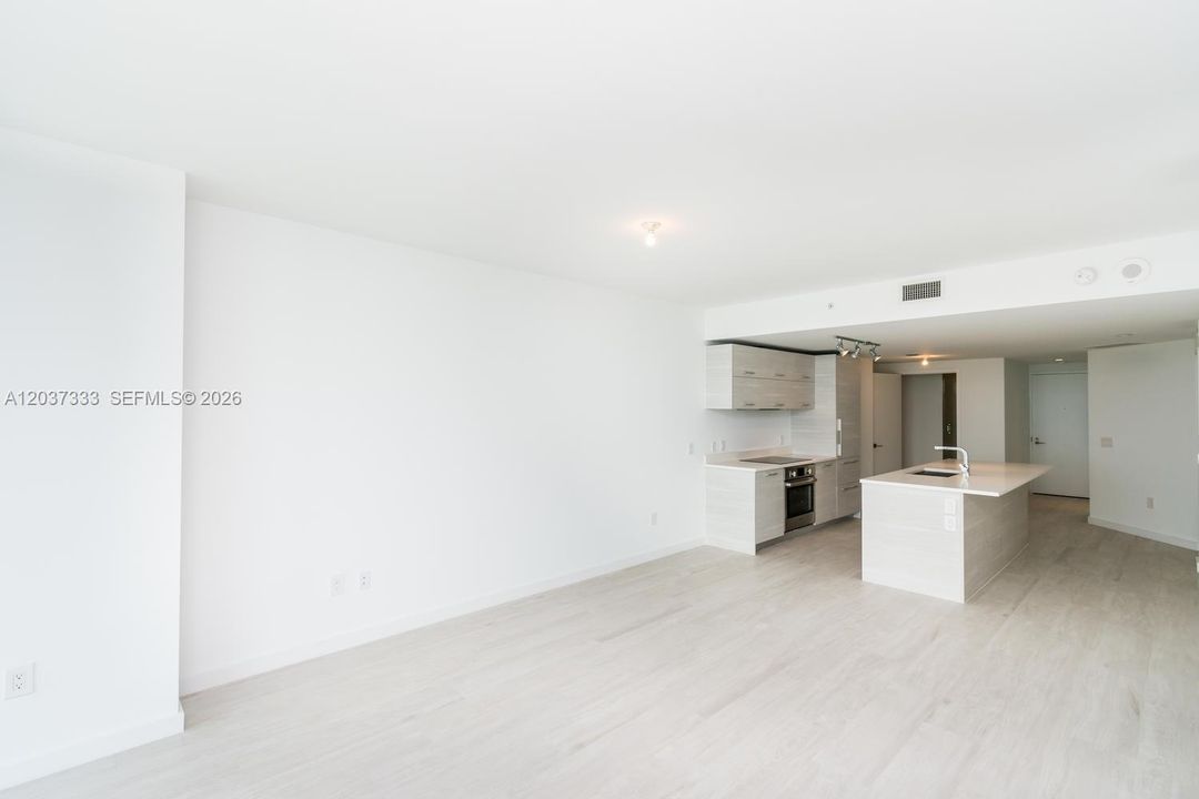 For Rent: $6,900 (2 beds, 3 baths, 1151 Square Feet)