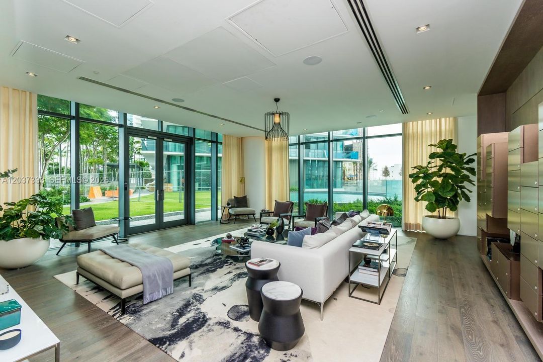 For Rent: $6,900 (2 beds, 3 baths, 1151 Square Feet)