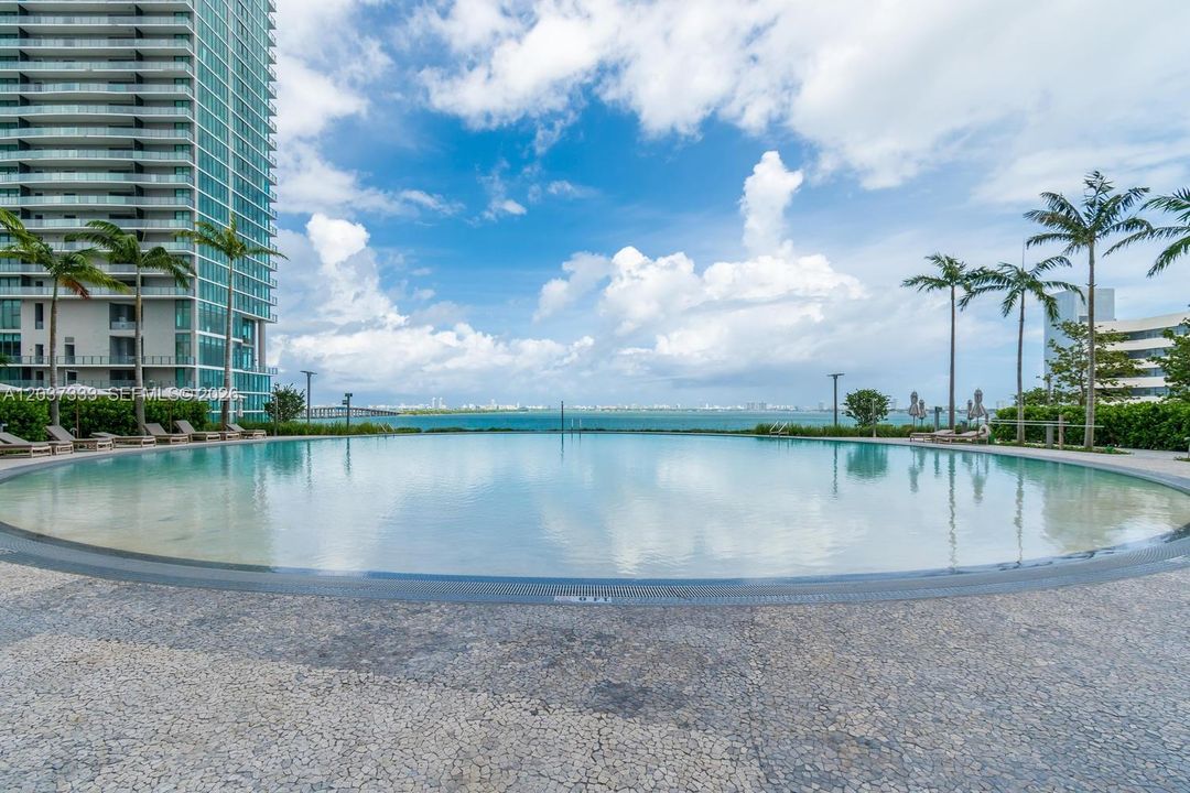 For Rent: $6,900 (2 beds, 3 baths, 1151 Square Feet)