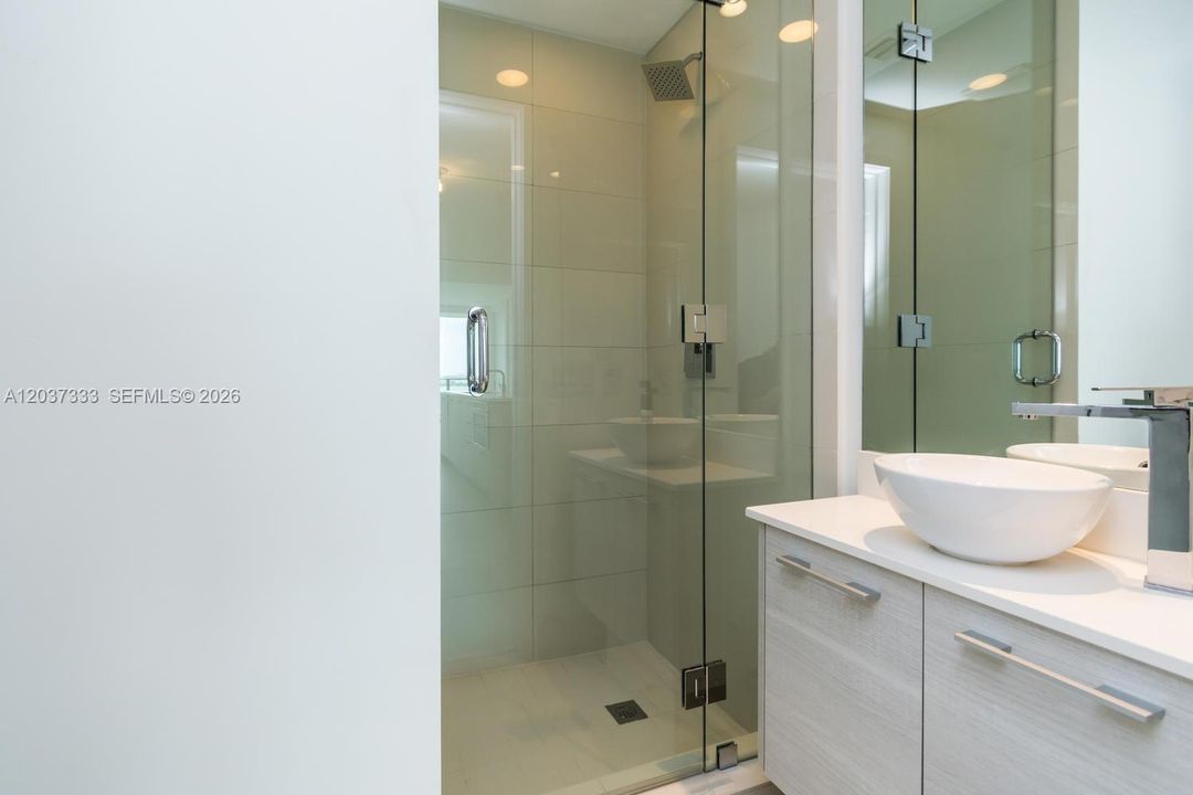 For Rent: $6,900 (2 beds, 3 baths, 1151 Square Feet)