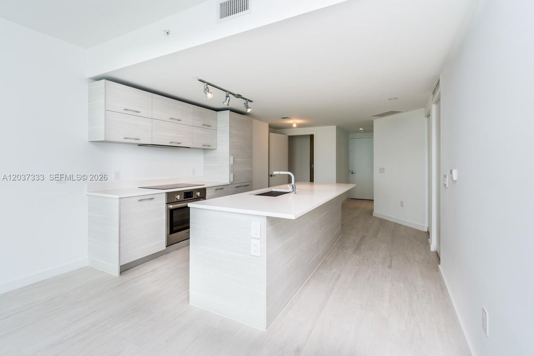 For Rent: $6,900 (2 beds, 3 baths, 1151 Square Feet)