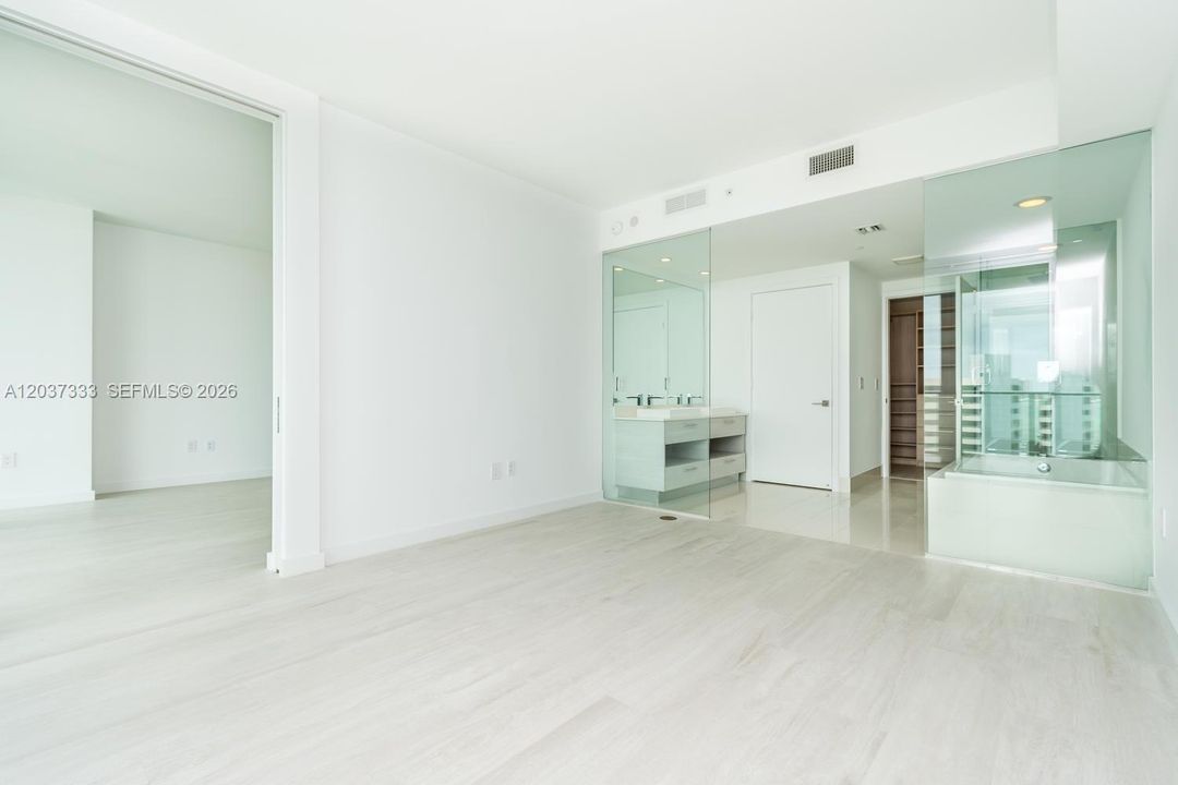 For Rent: $6,900 (2 beds, 3 baths, 1151 Square Feet)