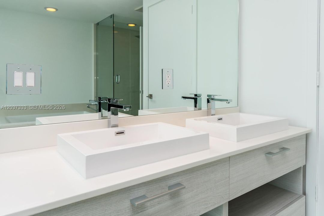 For Rent: $6,900 (2 beds, 3 baths, 1151 Square Feet)
