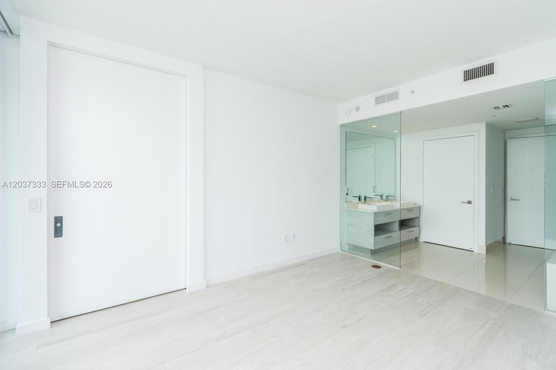 For Rent: $6,900 (2 beds, 3 baths, 1151 Square Feet)