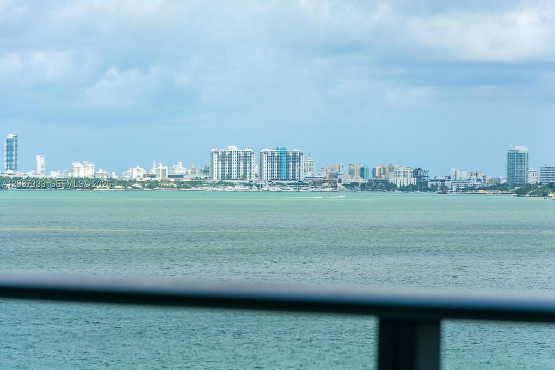 For Rent: $6,900 (2 beds, 3 baths, 1151 Square Feet)