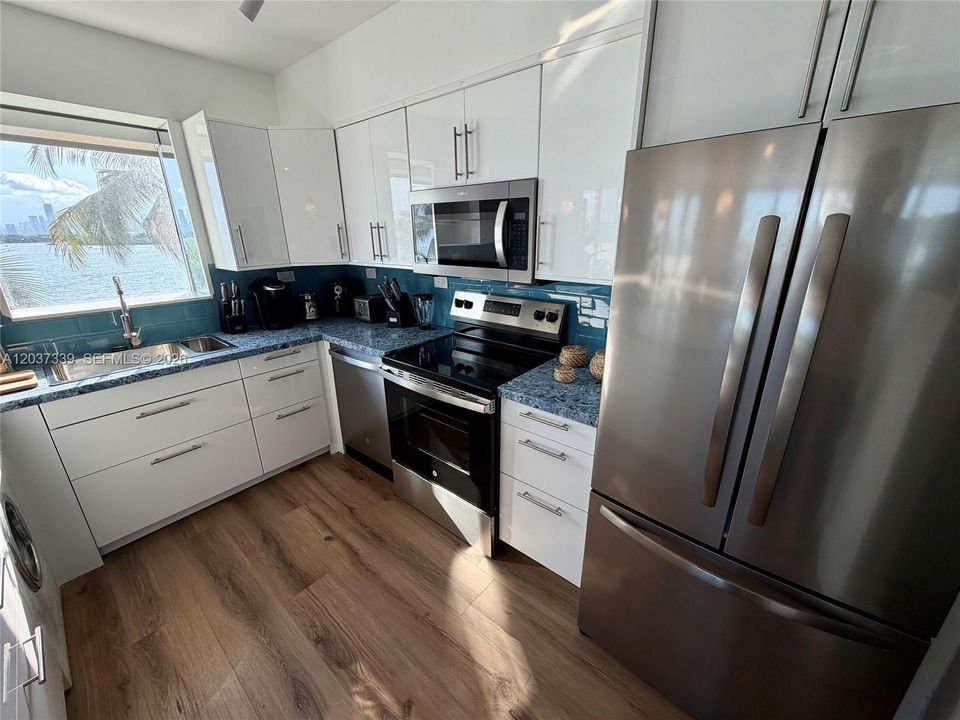 For Rent: $6,650 (2 beds, 2 baths, 1239 Square Feet)