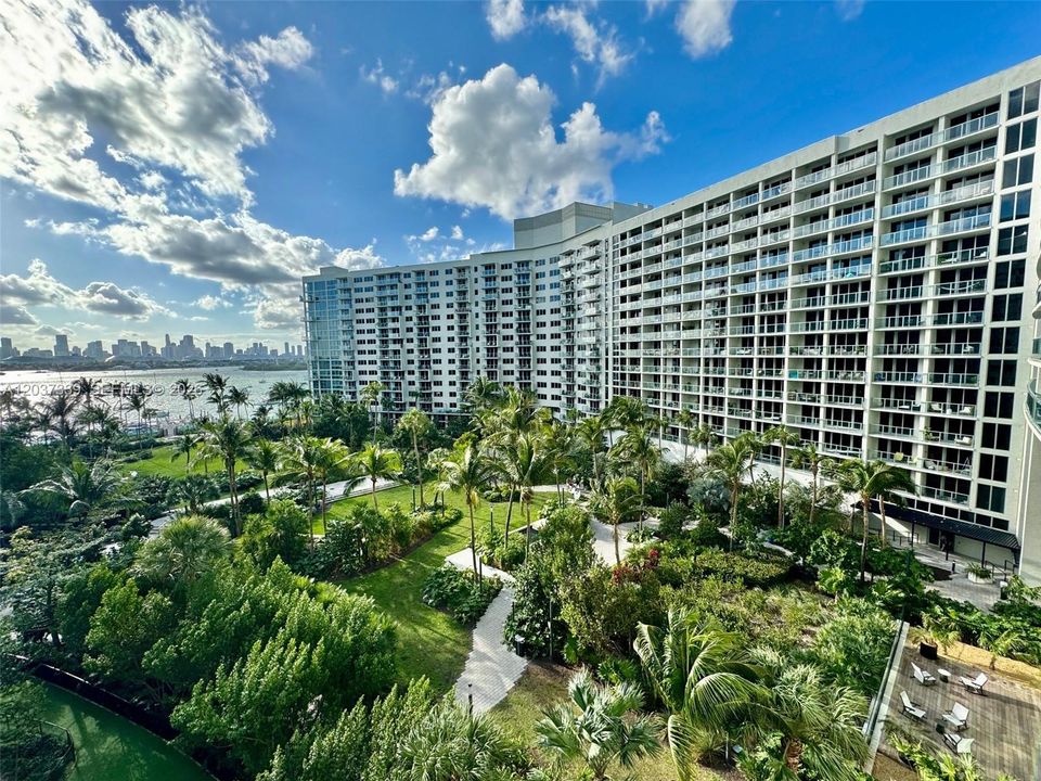 For Rent: $6,650 (2 beds, 2 baths, 1239 Square Feet)