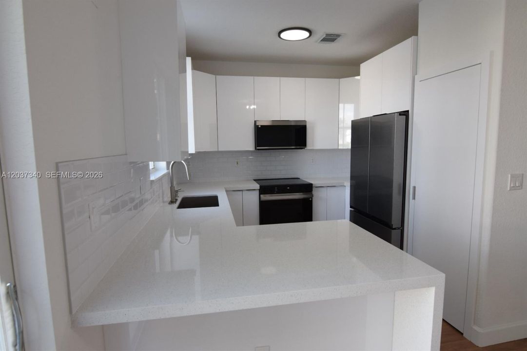 В аренду: $3,800 (3 спален, 2 ванн, 1520 Квадратных фут)