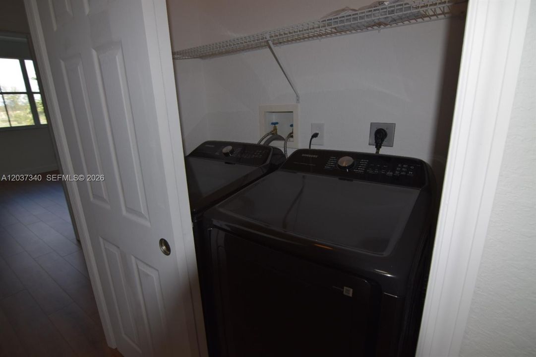 В аренду: $3,800 (3 спален, 2 ванн, 1520 Квадратных фут)