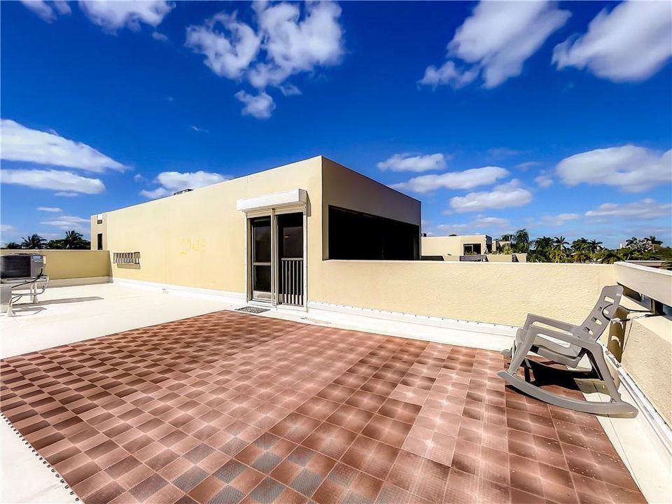 Rooftop Sun Deck