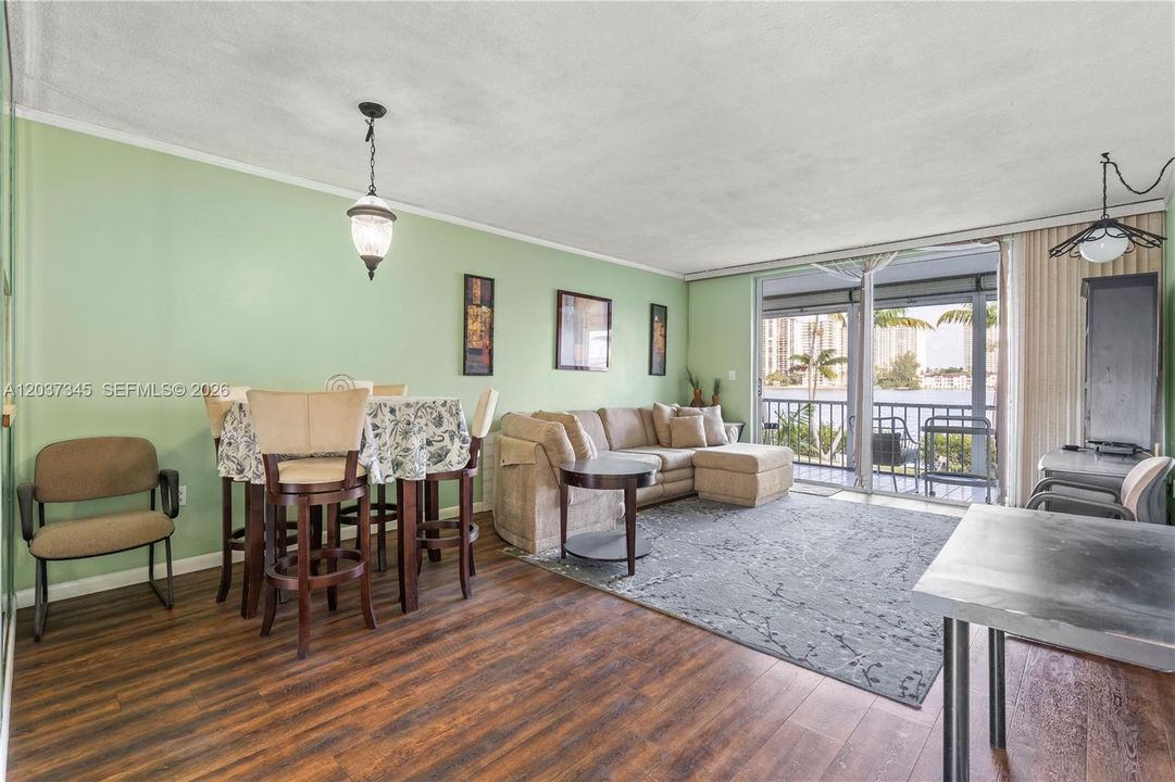 For Rent: $1,600 (1 beds, 1 baths, 763 Square Feet)