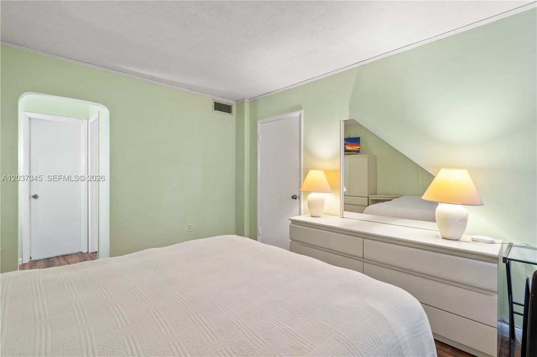 For Rent: $1,600 (1 beds, 1 baths, 763 Square Feet)