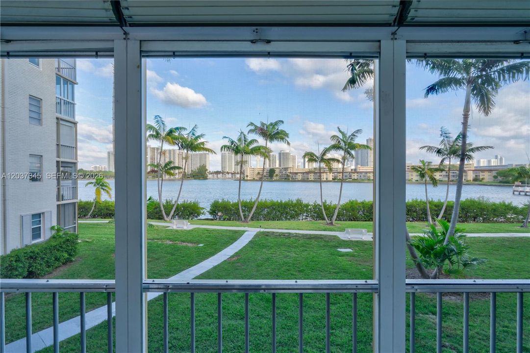 For Rent: $1,600 (1 beds, 1 baths, 763 Square Feet)