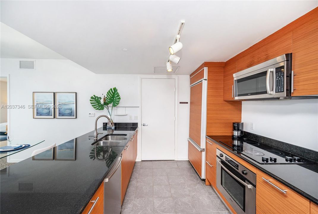 В аренду: $4,500 (3 спален, 2 ванн, 1358 Квадратных фут)