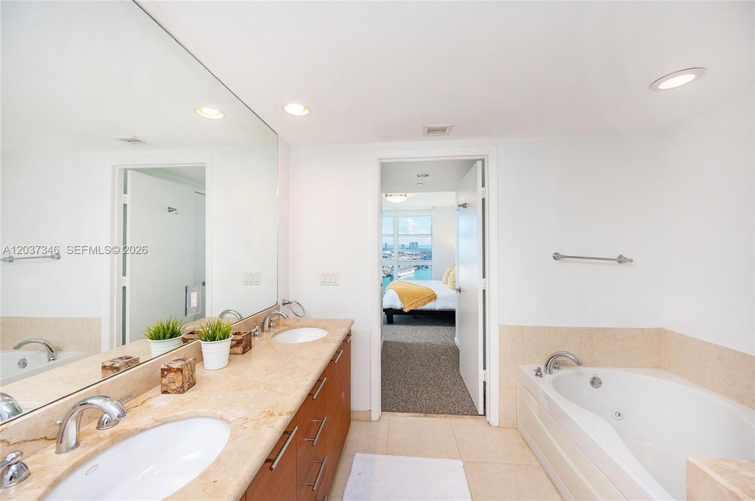 В аренду: $4,500 (3 спален, 2 ванн, 1358 Квадратных фут)