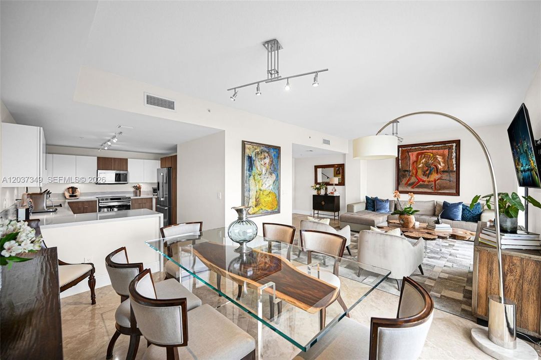 For Sale: $560,000 (2 beds, 2 baths, 1542 Square Feet)