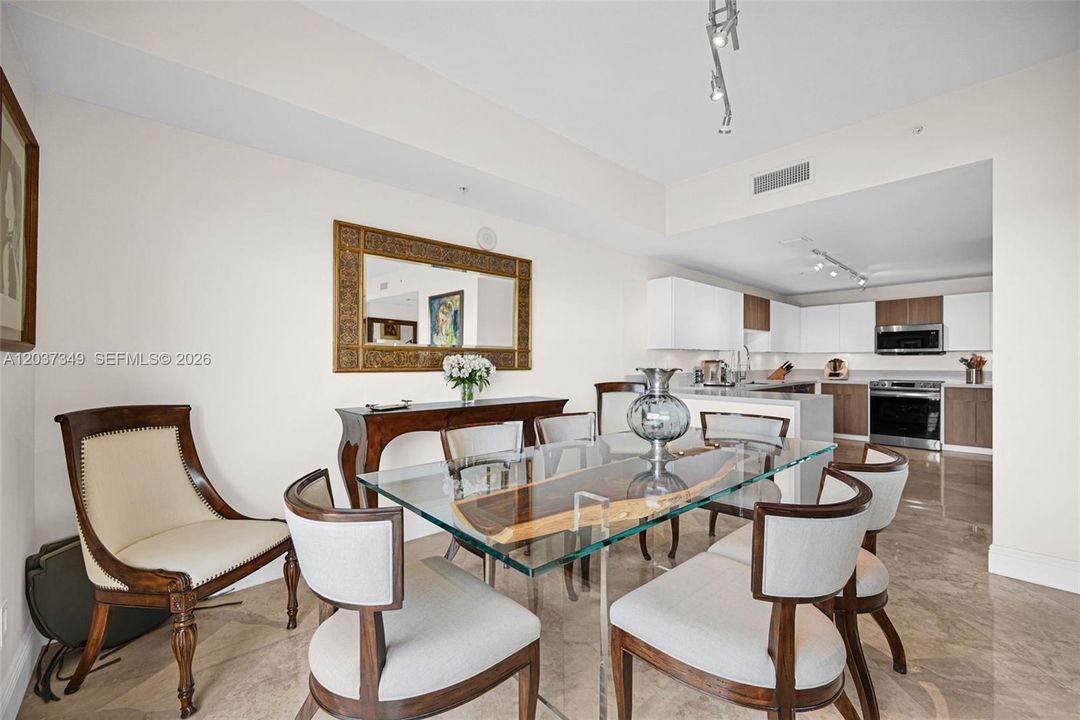 For Sale: $560,000 (2 beds, 2 baths, 1542 Square Feet)