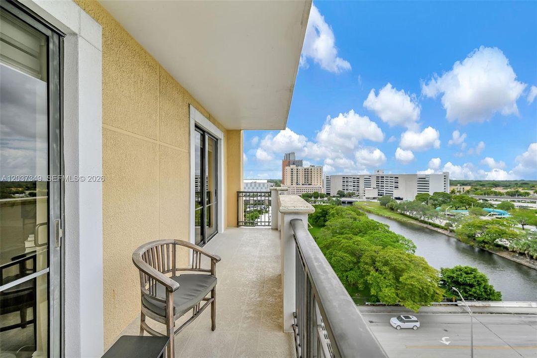 For Sale: $560,000 (2 beds, 2 baths, 1542 Square Feet)