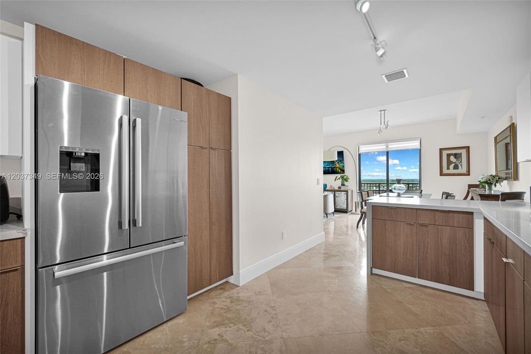 For Sale: $560,000 (2 beds, 2 baths, 1542 Square Feet)