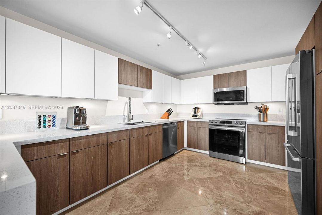For Sale: $560,000 (2 beds, 2 baths, 1542 Square Feet)