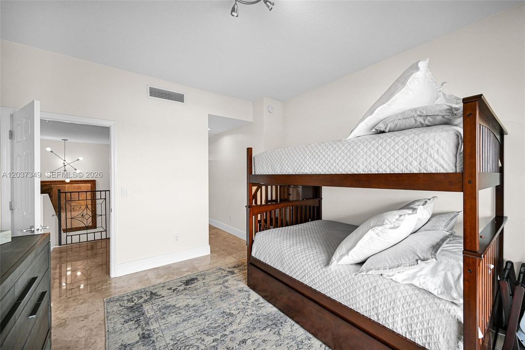 For Sale: $560,000 (2 beds, 2 baths, 1542 Square Feet)