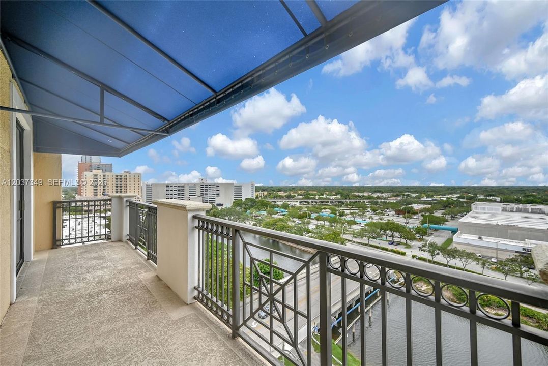 For Sale: $560,000 (2 beds, 2 baths, 1542 Square Feet)