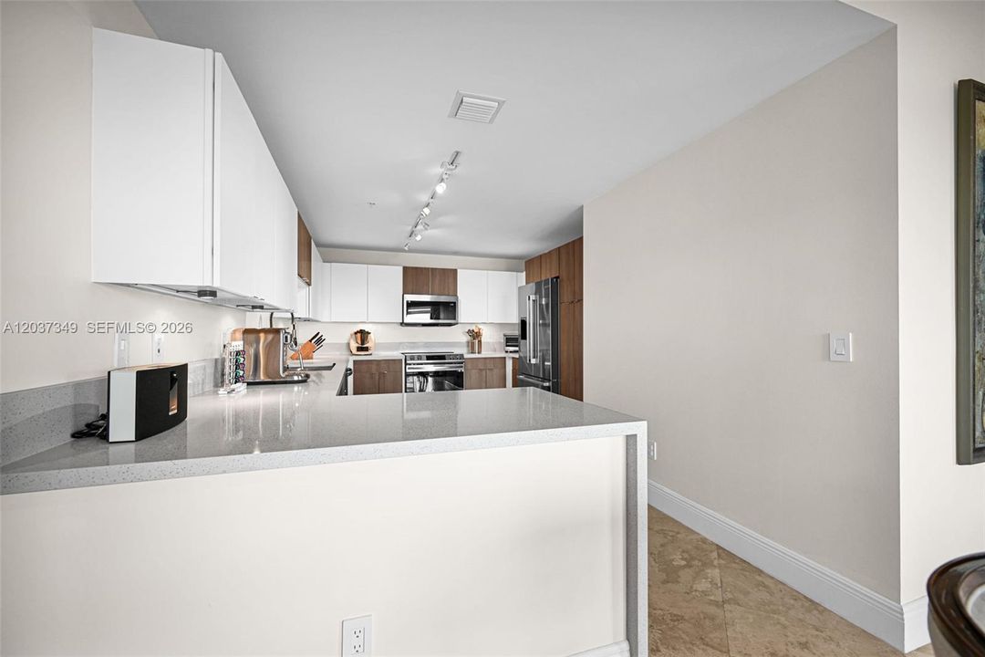 For Sale: $560,000 (2 beds, 2 baths, 1542 Square Feet)