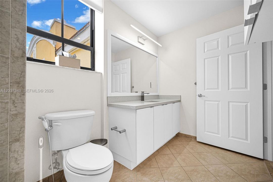 For Sale: $560,000 (2 beds, 2 baths, 1542 Square Feet)