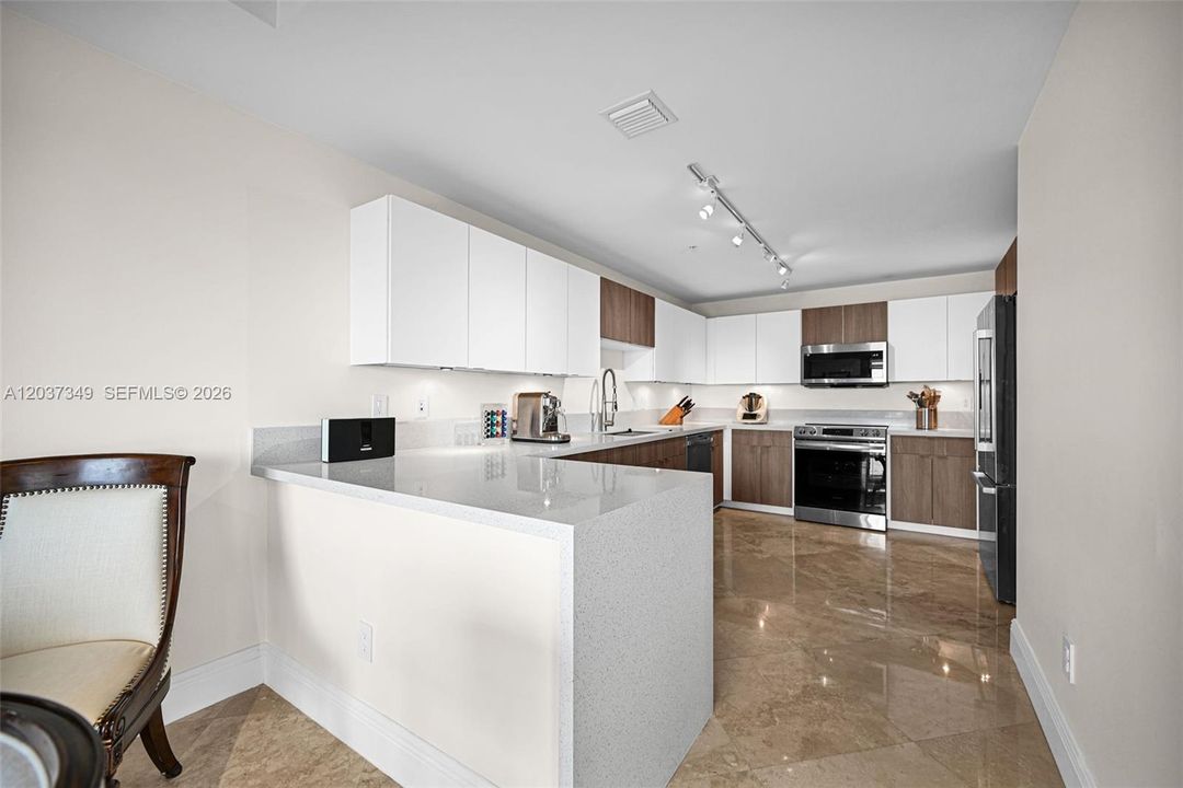For Sale: $560,000 (2 beds, 2 baths, 1542 Square Feet)