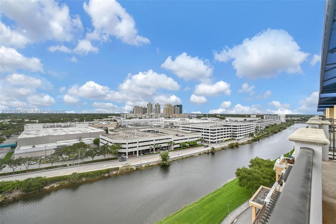 For Sale: $560,000 (2 beds, 2 baths, 1542 Square Feet)