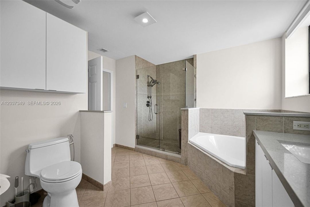 For Sale: $560,000 (2 beds, 2 baths, 1542 Square Feet)