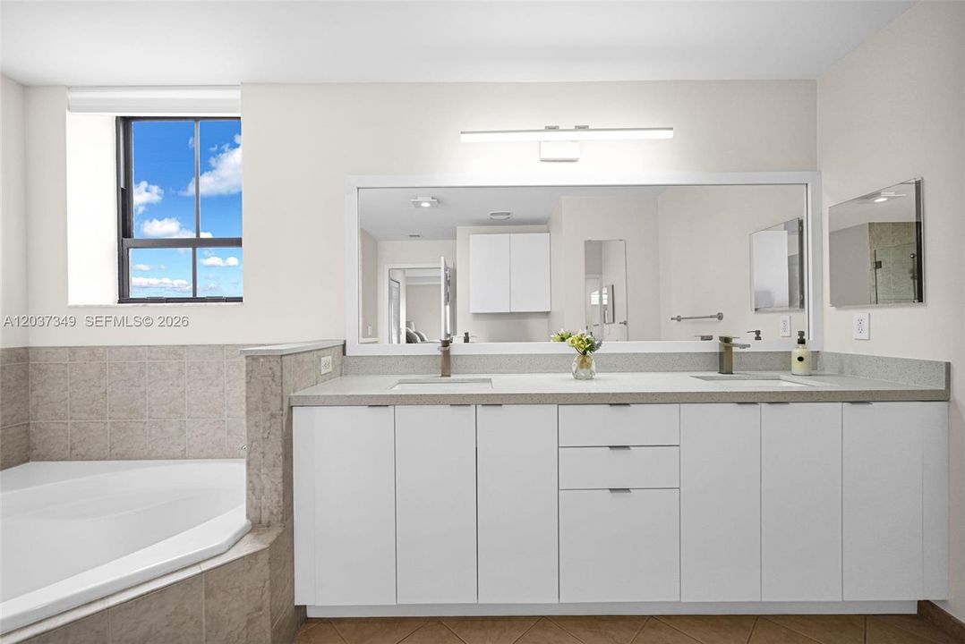 For Sale: $560,000 (2 beds, 2 baths, 1542 Square Feet)