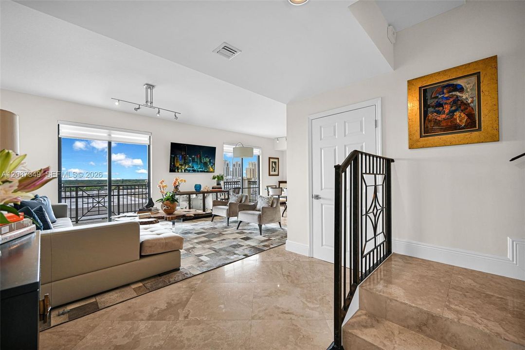 For Sale: $560,000 (2 beds, 2 baths, 1542 Square Feet)
