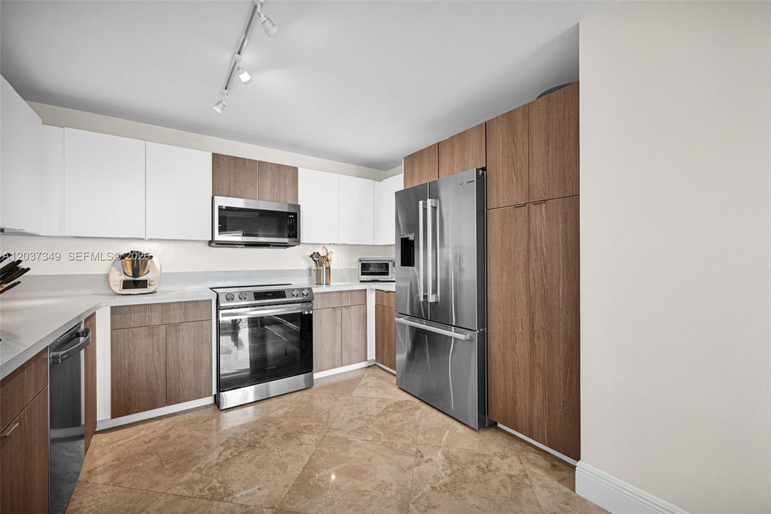 For Sale: $560,000 (2 beds, 2 baths, 1542 Square Feet)