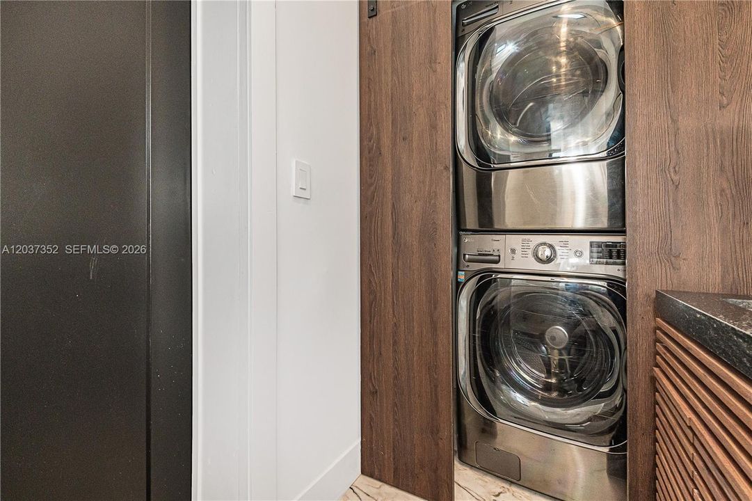 В аренду: $6,950 (3 спален, 3 ванн, 2041 Квадратных фут)