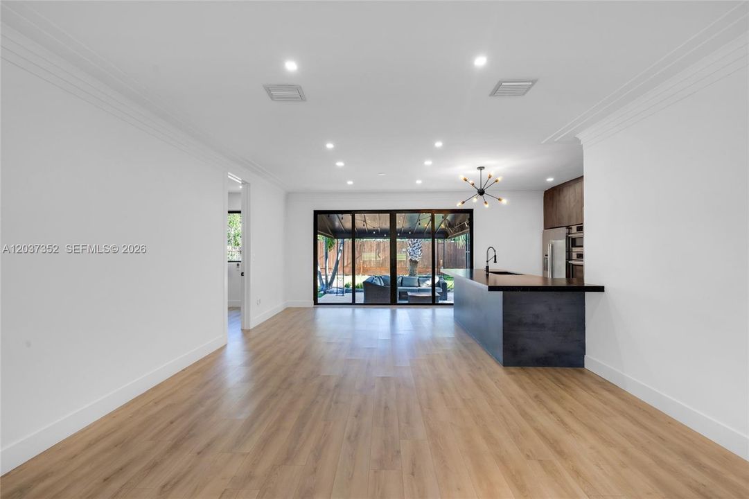 В аренду: $6,950 (3 спален, 3 ванн, 2041 Квадратных фут)