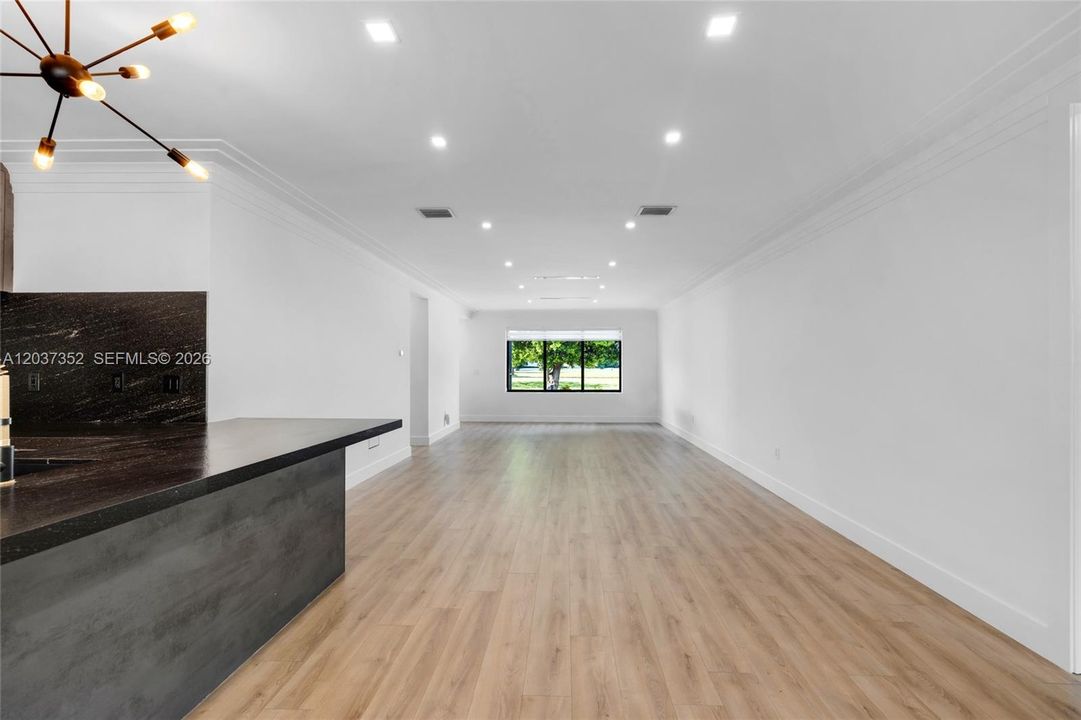 В аренду: $6,950 (3 спален, 3 ванн, 2041 Квадратных фут)