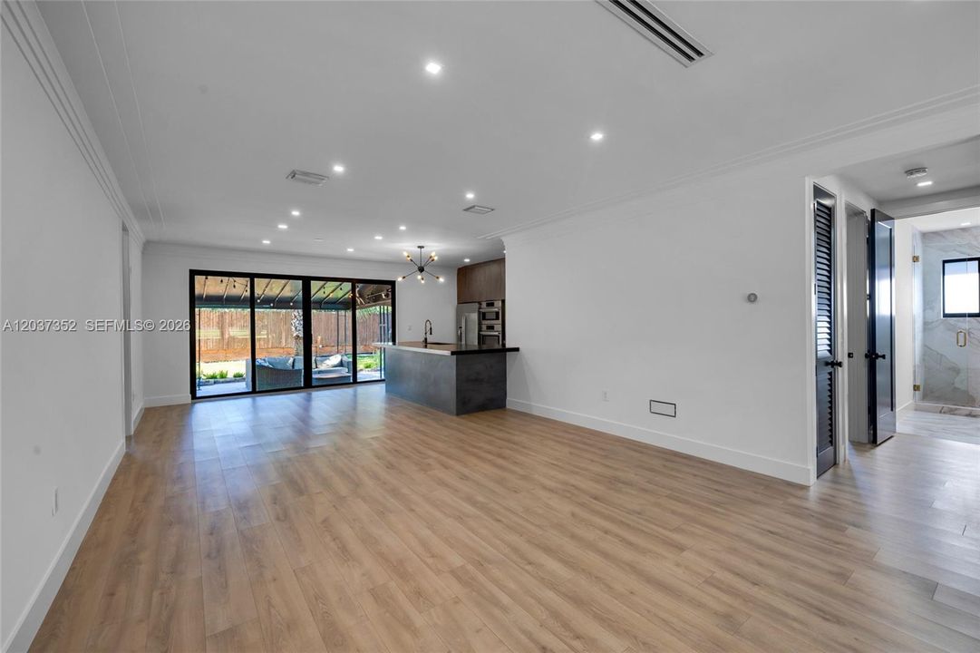 В аренду: $6,950 (3 спален, 3 ванн, 2041 Квадратных фут)