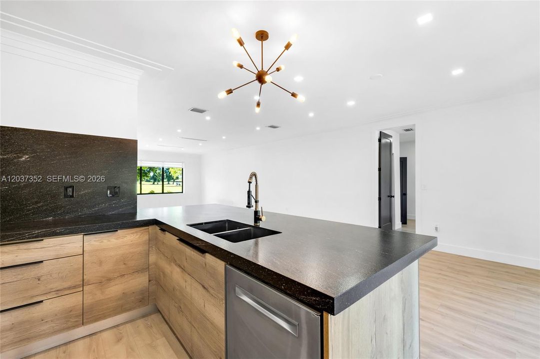 В аренду: $6,950 (3 спален, 3 ванн, 2041 Квадратных фут)