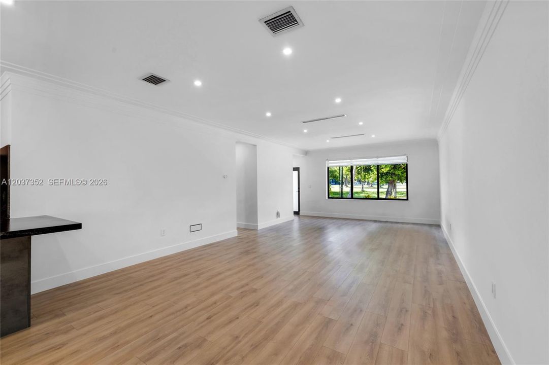 В аренду: $6,950 (3 спален, 3 ванн, 2041 Квадратных фут)