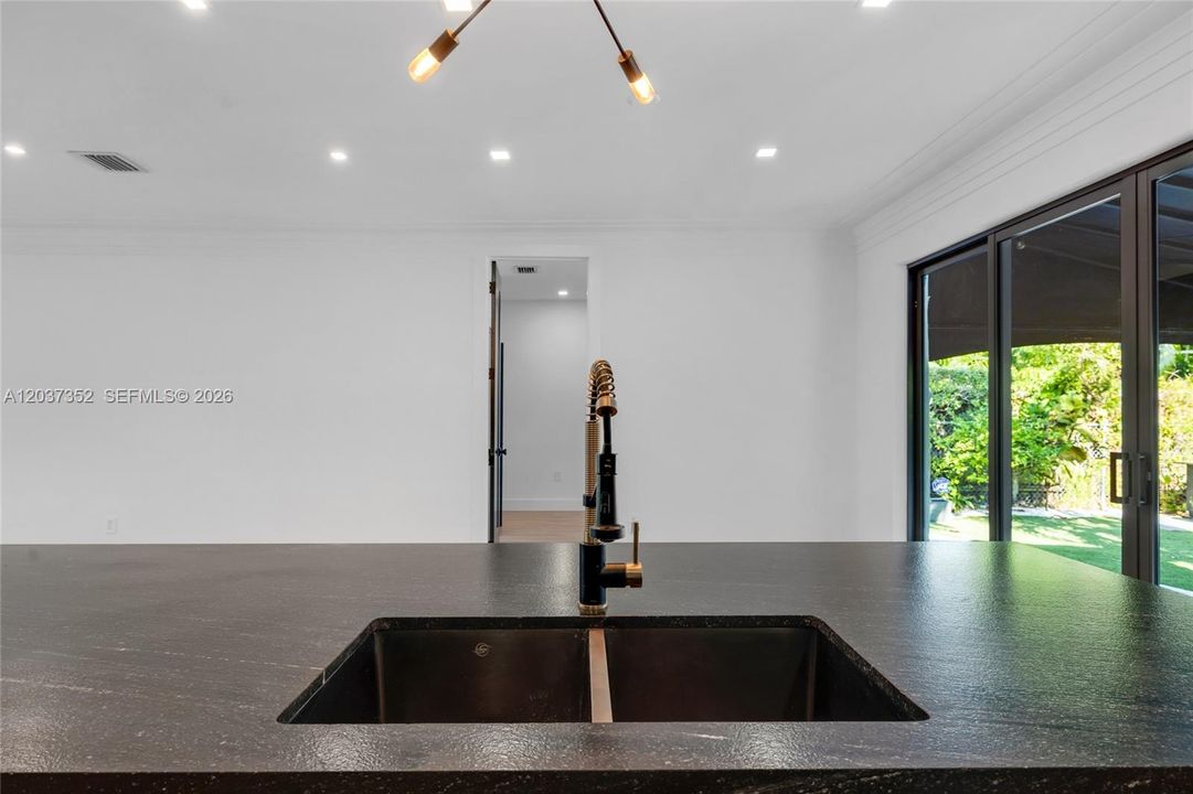В аренду: $6,950 (3 спален, 3 ванн, 2041 Квадратных фут)