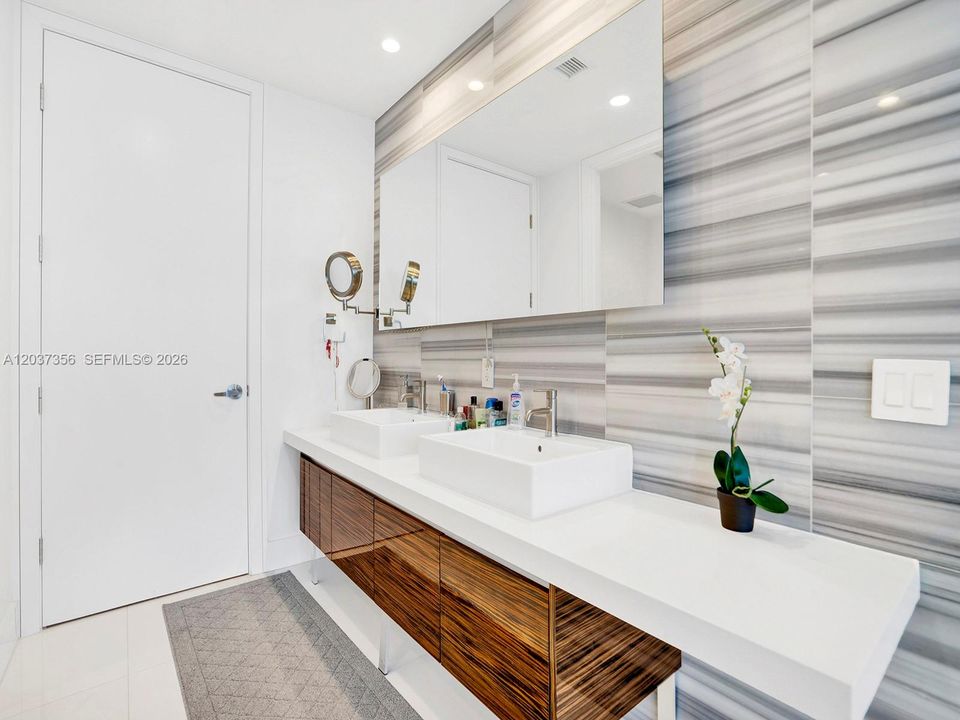 For Rent: $10,300 (3 beds, 2 baths, 2106 Square Feet)