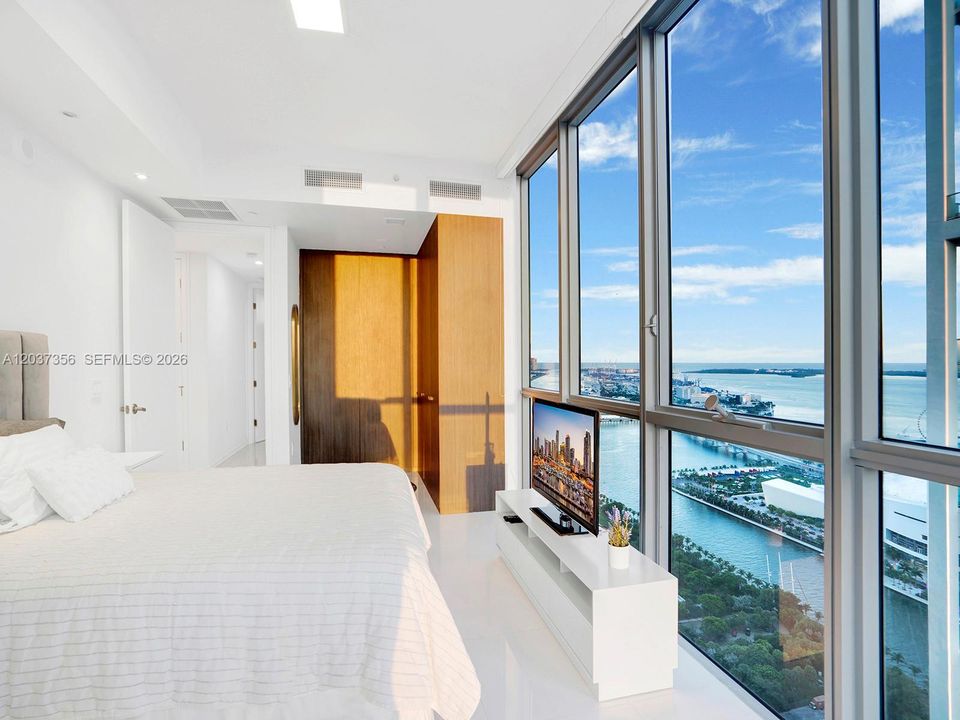 For Rent: $10,300 (3 beds, 2 baths, 2106 Square Feet)
