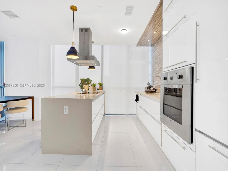 For Rent: $10,300 (3 beds, 2 baths, 2106 Square Feet)