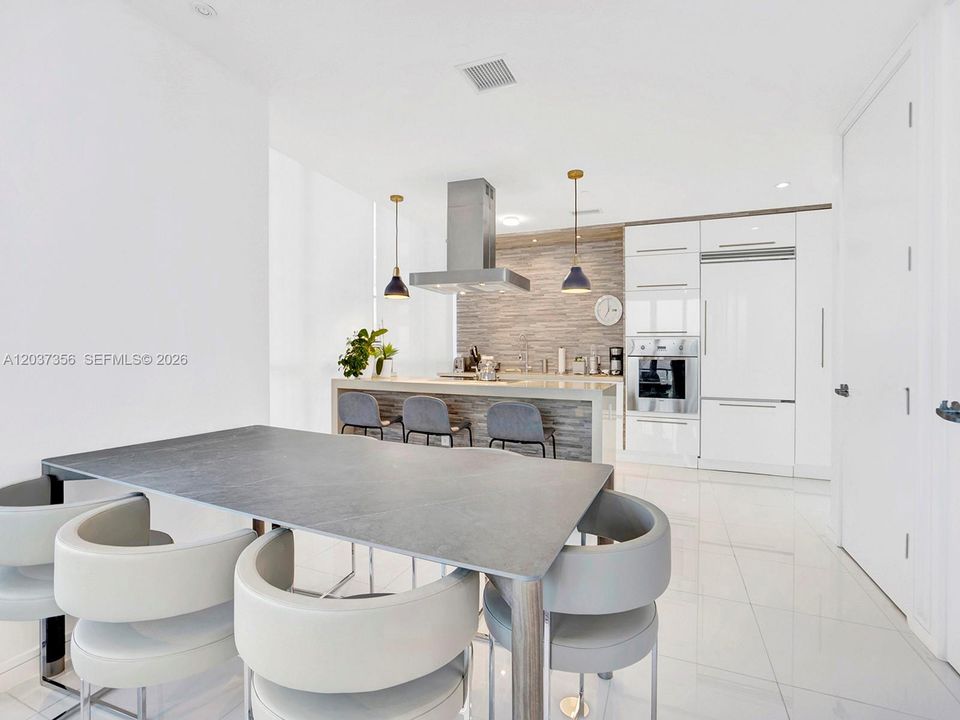 For Rent: $10,300 (3 beds, 2 baths, 2106 Square Feet)