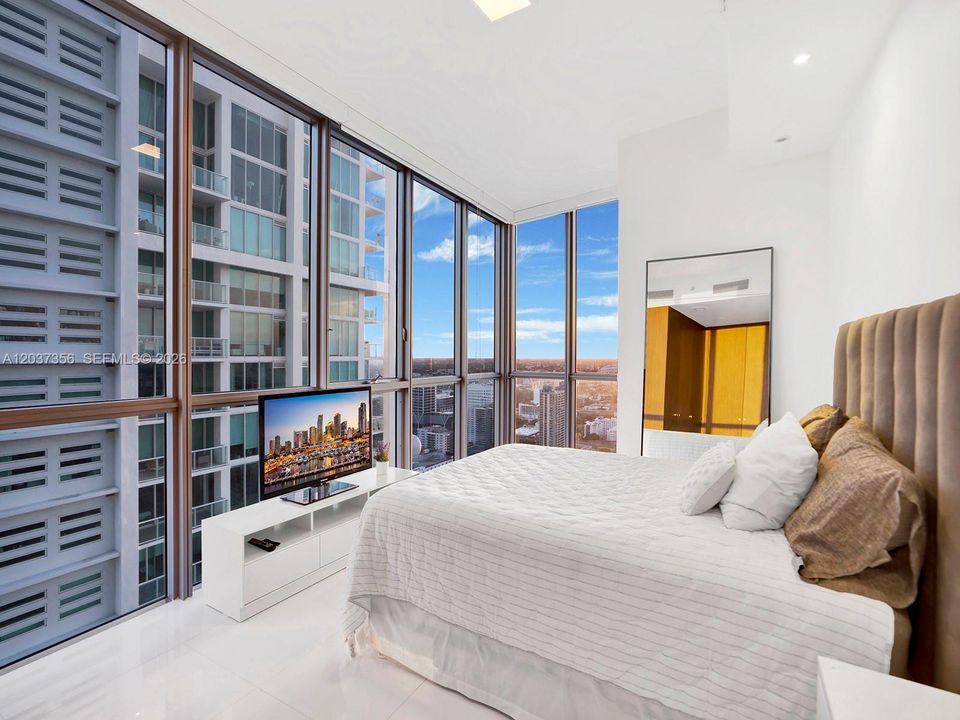 For Rent: $10,300 (3 beds, 2 baths, 2106 Square Feet)