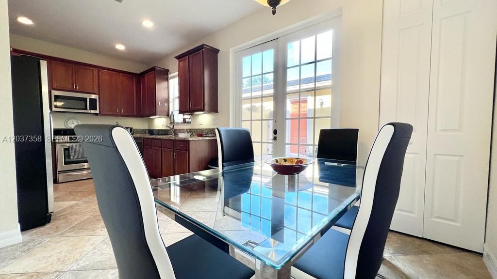 На продажу: $625,000 (3 спален, 2 ванн, 1822 Квадратных фут)
