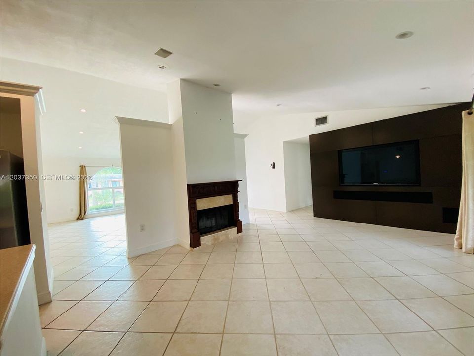 На продажу: $849,900 (4 спален, 2 ванн, 2634 Квадратных фут)