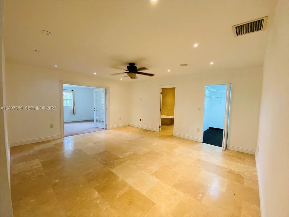 MASTERBEDROOM